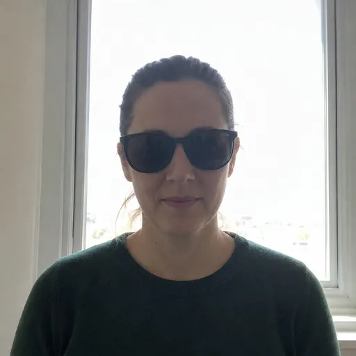 No adecuada: Contraluz o gafas de sol
